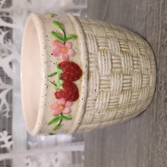 Strawberry & Floral Ceramic Planter 2009 - Picture 1 of 6